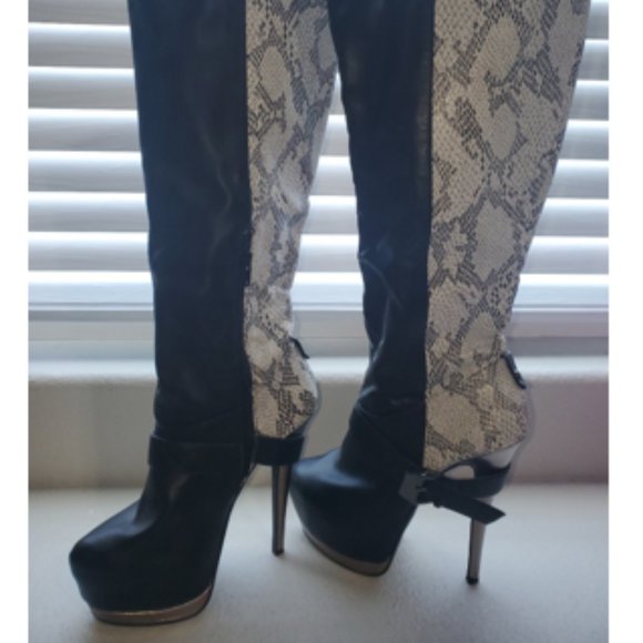 Snakeskin knee-high boots, 7.5 - Picture 2 of 6